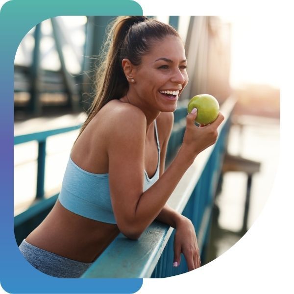 woman eating apple