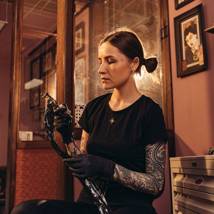 tattoo artist preparing tools