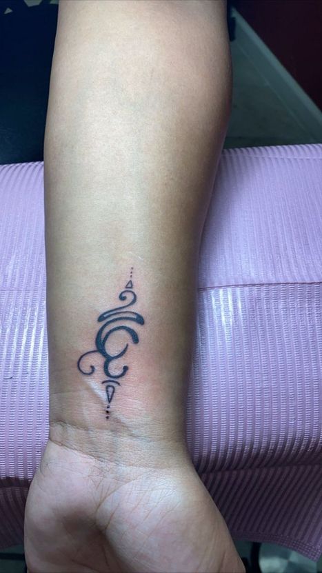 Symbol Tattoo | Denise | Twisted Tattoo