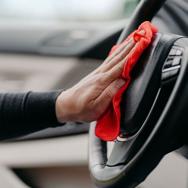cleaning steering wheel